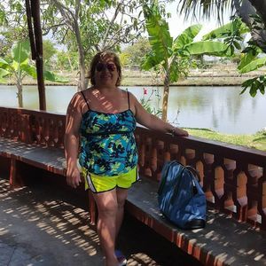 Meet your Posher, Laura elena